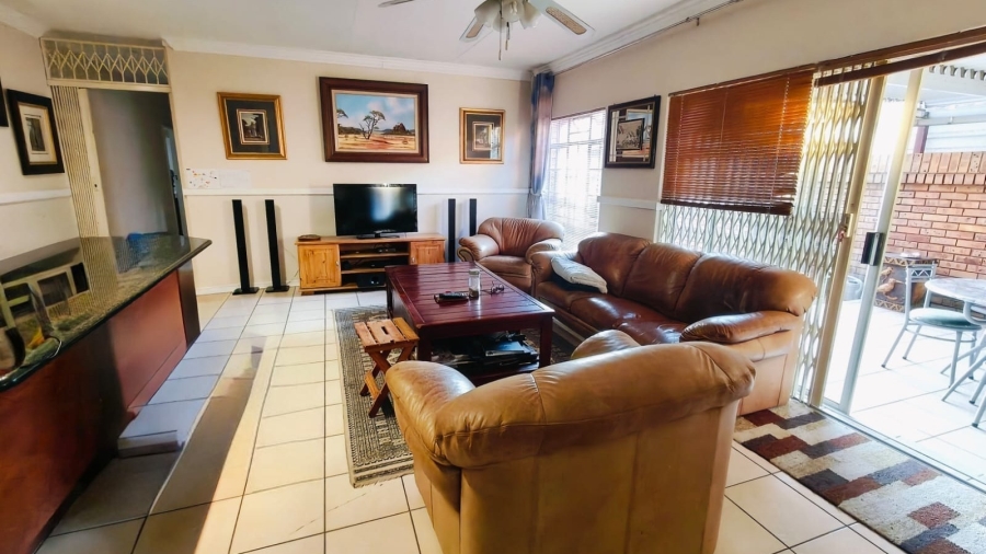 3 Bedroom Property for Sale in Van Der Hoff Park North West
